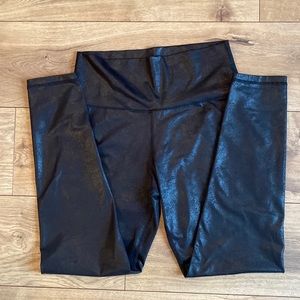 American Eagle Aerie Offline black crackle shine leggings